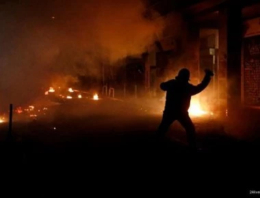 Ελεύθεροι οι 8 κατηγορούμενοι για τα επεισόδια στο Πολυτεχνείο - Ποιον όρο τους επέβαλαν